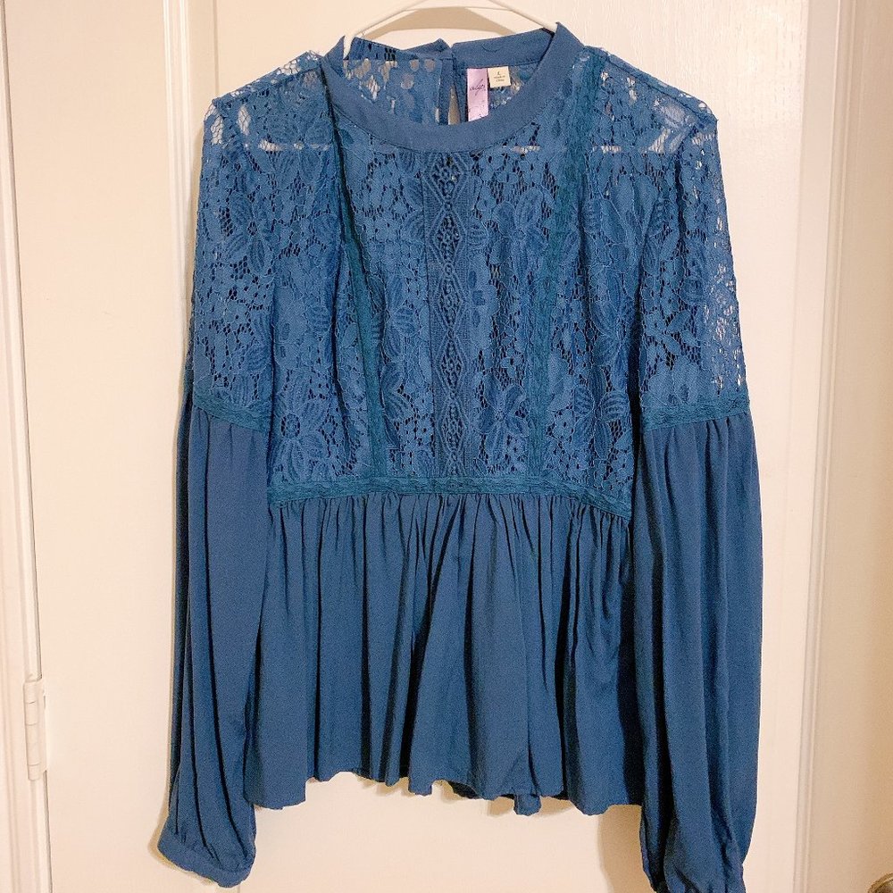 Francesca's puffed sleeve top